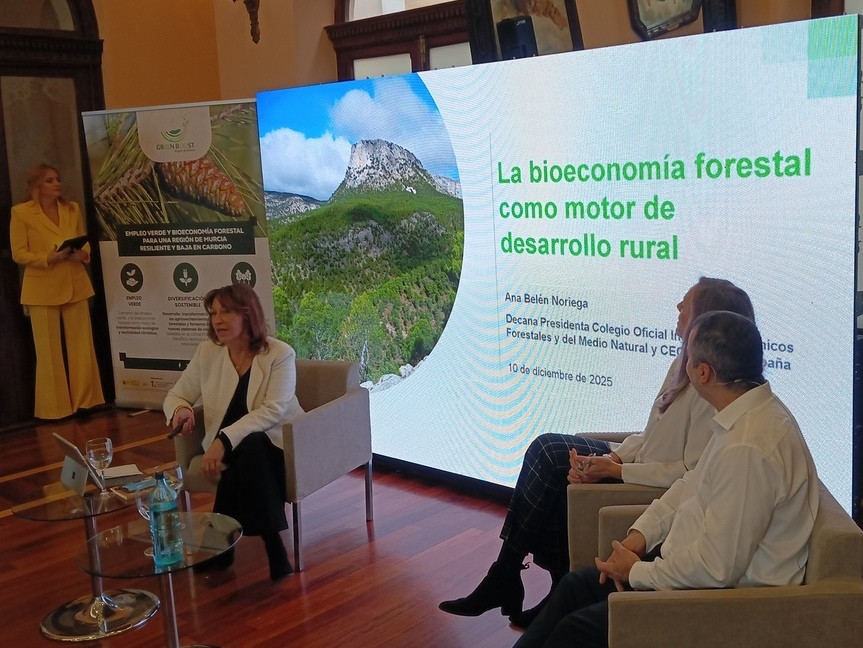 Pablo Rodero Biomasa forestal en bioeconomia Murcia 2025 con Arantza y AnaBelen