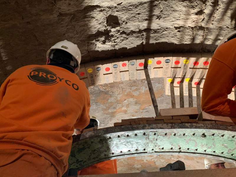 Colocacion material refractario en caldera biomasa por PROYCO
